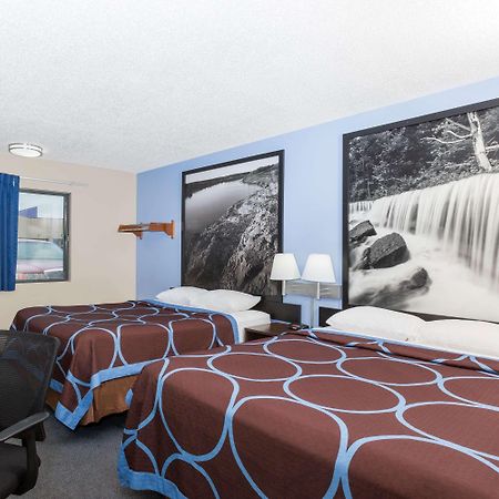 Super 8 by Wyndham Manhattan KS Exteriör bild