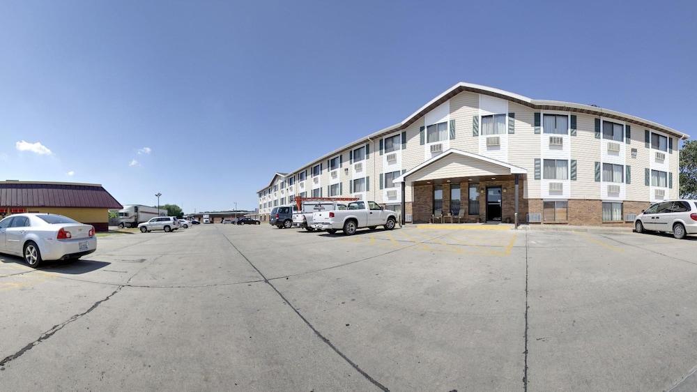 Super 8 by Wyndham Manhattan KS Exteriör bild