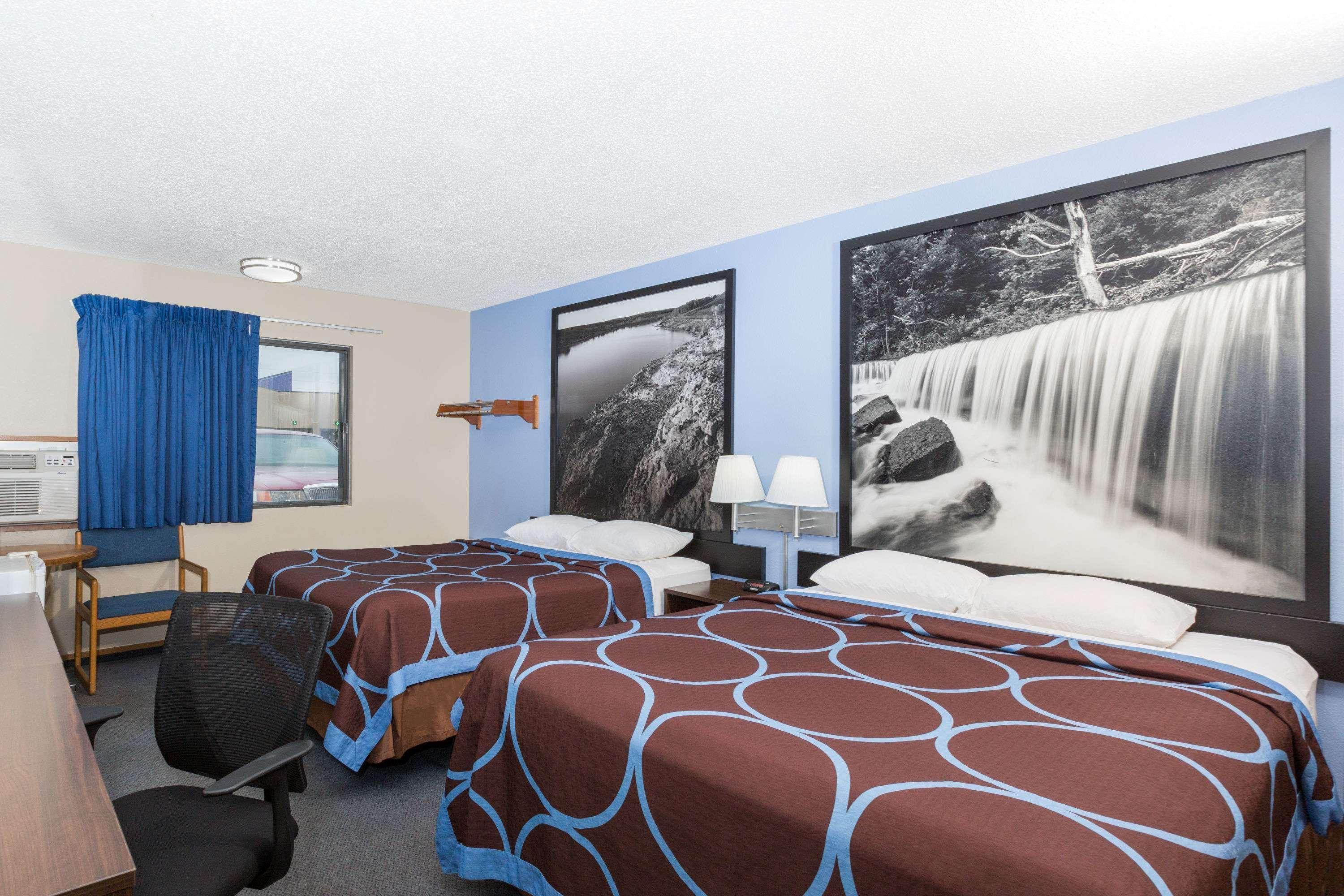 Super 8 by Wyndham Manhattan KS Exteriör bild